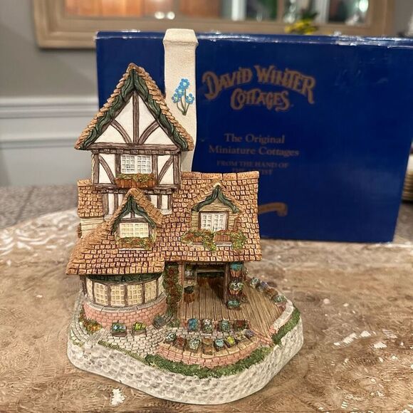 David Winter Cottages Collectors Guild “The Flower Shop